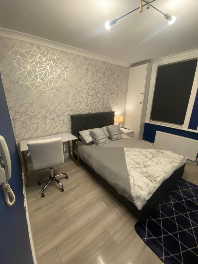 1 Bedroom Luxury Apartments By London City Exterior photo